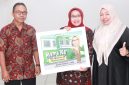 Asna Hamid (Tengah) Bersama Kepala Dinas Kesehatan Kota Ternate, Fathiyah Suma. (Rakyatmu)