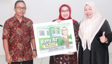 Asna Hamid (Tengah) Bersama Kepala Dinas Kesehatan Kota Ternate, Fathiyah Suma. (Rakyatmu)