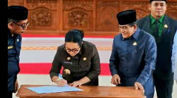 Penandatanganan Persetujuan Bersama Ranperda Pertanggungjawaban APBD 2024. (Istimewa/Rakyatmu)