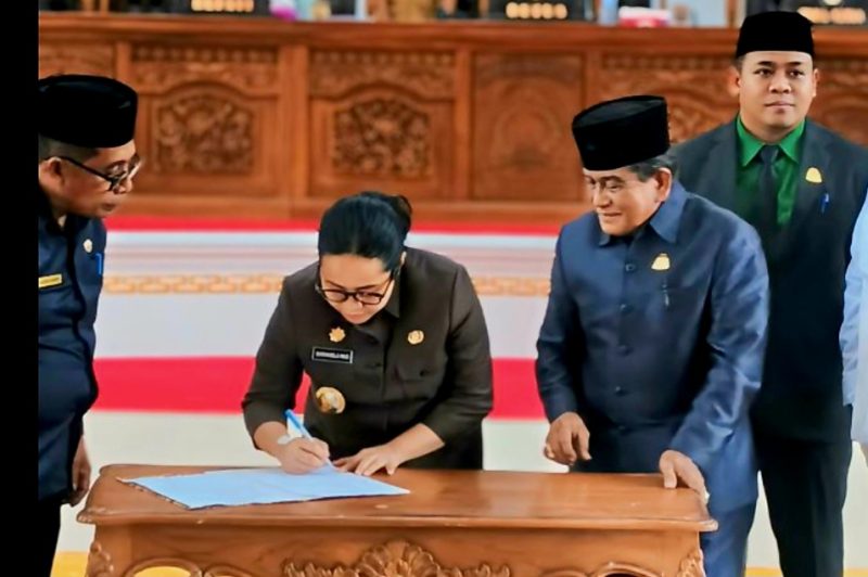 Penandatanganan Persetujuan Bersama Ranperda Pertanggungjawaban APBD 2024. (Istimewa/Rakyatmu)