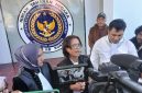 Penasehat hukum 11 terdakwa penolak tambang, Maharani Caroline, protes dengan agenda sidang terbuka yang dialihkan secara virtual di Rumah Tahanan Kelas II B Soasio, Kota Tidore Kepulauan. (Dok Rakyatmu.com)