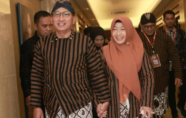 Wali Kota Ternate, Dr. M. Tauhid Soleman bersama Ketua TP-PKK Kota Ternate, Marliza Tauhid, menghadiri pembukaan Rakernas XI JKPI di Hotel Tentrem, Yogyakarta. (istimewa/rakyatmu)