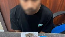 Pelaku Pemilik Narkotika jenis Ganja yang Diamankan Polisi. (rakyatmu) 