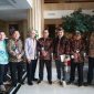 Wali Kota Ternate Didampingi Sekda Rizal Marsaoly bersama Direktur  Eksekutif JKPI Nanang Asfarinal di Acara Pembukaan Rakernas dan Seminar JKPI di Yogyakarta