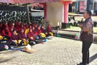 Sekda Kota Ternate, Dr. Rizal Marsaoly saat Menjadi Narasumber di Kegiatan PKKMB Fakultas Hukum Unkhair Ternate. (Atu for Rakyatmu)
