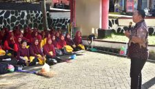 Sekda Kota Ternate, Dr. Rizal Marsaoly saat Menjadi Narasumber di Kegiatan PKKMB Fakultas Hukum Unkhair Ternate. (Atu for Rakyatmu)