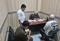 Penyerahan Berkas Tersangka Kasus Dugaan Tindak Pidana Narkotika ke Kejari Ternate. (Rakyatmu) 