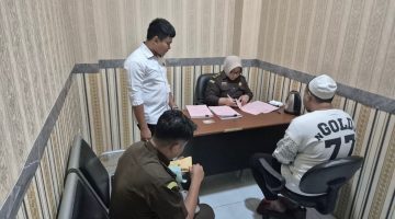 Penyerahan Berkas Tersangka Kasus Dugaan Tindak Pidana Narkotika ke Kejari Ternate. (Rakyatmu) 