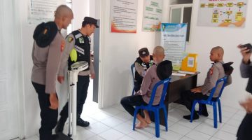 Anggota Remaja Samapta saat Menjalani Pemeriksaan Kesehatan. (Rakyatmu) 