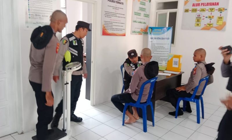 Anggota Remaja Samapta saat Menjalani Pemeriksaan Kesehatan. (Rakyatmu) 