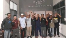 Warga Adat Maba Sangaji di Ruang Staf Pelayanan Tahanan. (Rakyatmu)