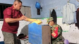 Tim Gabungan Lapas dan TNI-Polri Melakukan Razia di Kamar Kamar Hunian Warga Binaan. (Rakyatmu)