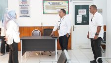 Sekda Kota Ternate Melakukan Pengecekan Fasilitas dan Ruang Pelayanan di Puskesmas Kalumata. (Ewin for Rakyatmu)
