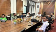 Ketua Dewan Formatur ALTI Provinsi Maluku Utara, Rizal Marsaoly Bersama Anggota. (Rakyatmu)
