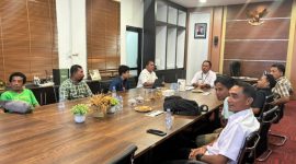 Ketua Dewan Formatur ALTI Provinsi Maluku Utara, Rizal Marsaoly Bersama Anggota. (Rakyatmu)