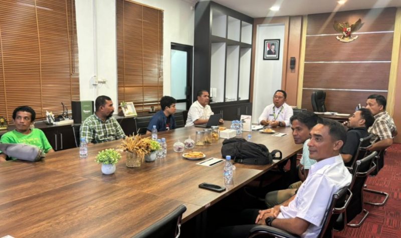 Ketua Dewan Formatur ALTI Provinsi Maluku Utara, Rizal Marsaoly Bersama Anggota. (Rakyatmu)
