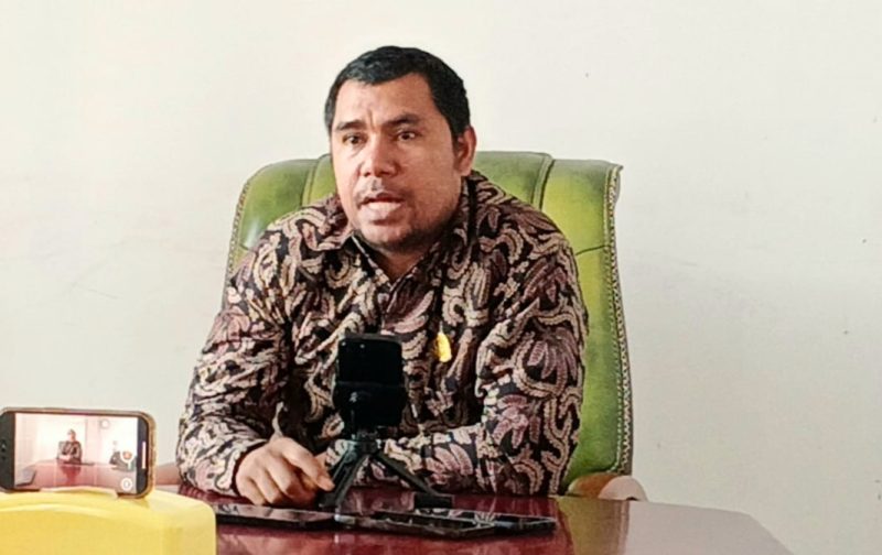 Ketua Pansus DPRD Pulau Taliabu Pinjaman Daerah, Budiman L. Mayabubun. (Rakyatmu)