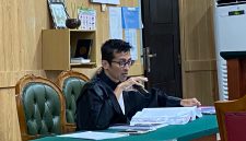 JPU Kejari Kepulauan Sula, Aziz di Sidang Pemeriksaan Saksi, Pengadilan Negeri Ternate. (Rakyatmu)