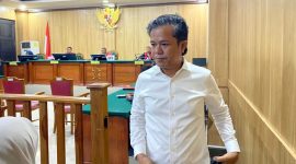 Muhammad Khairul Akbar alias Puang Menghadiri Sidang Kasus Dugaan Korupsi BTT Kepulauan Sula di PN Ternate. (Rakyatmu)