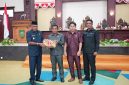 Ketua DPRD Kabupaten Kepulauan Sula, Ahkam Gajali Menerima Dokumen KUA-PPAS APBD-P. (Rakyatmu)