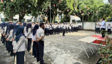 Sekda Kota Ternate, Rizal.Marsaoly saat Pimpin Apel Pagi di Dinas Perhubungan Kota Ternate. (Rakyatmu)