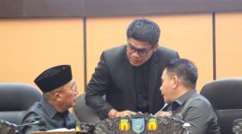 Wali Kota Ternate, M. Tauhid Soleman, Ketua DPRD, Rusli A. Imm, Sekwan Aldhy Ali (Tengah)