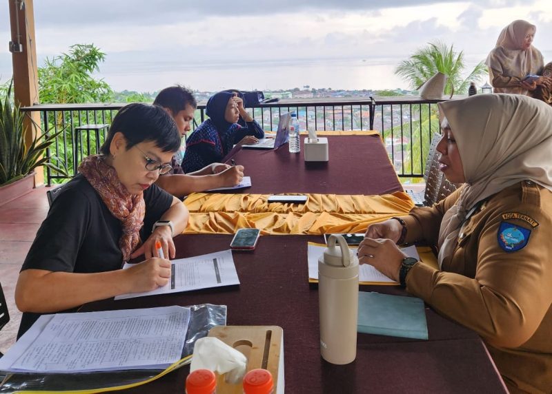 Kepala Dinas Kesehatan Kota Ternate, dr. Fathiyah Suma Sedang Indepth Interview  oleh Tim Promosi Kesehatan Kemenkes RI. (Rakyatmu)