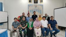 Kepala Dinkes Kota Ternate Fathiyah Suma saat Melakukan Pertemuan dengan Berbagai Pihak Bahas Terkait Penumpukan Lima Medis di Fasyankes. (Rakyatmu) 