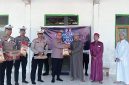 Polantas Pulau Taliabu Serahkan Sembako ke Pondok Pesantren Al Fatah Desa Kilong. (Rakyatmu) 