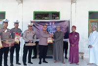 Polantas Pulau Taliabu Serahkan Sembako ke Pondok Pesantren Al Fatah Desa Kilong. (Rakyatmu) 