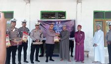 Polantas Pulau Taliabu Serahkan Sembako ke Pondok Pesantren Al Fatah Desa Kilong. (Rakyatmu) 
