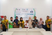 Zulfahri Mado Ebarian Bersama Kepala Dinas Pendidikan dan Guru SD IT Insan Cendekia Kabupaten Kepulauan Sula. (Rakyatmu)