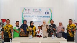 Zulfahri Mado Ebarian Bersama Kepala Dinas Pendidikan dan Guru SD IT Insan Cendekia Kabupaten Kepulauan Sula. (Rakyatmu)