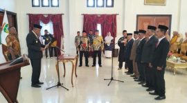 Wakil Bupati Kepulauan Sula H. Saleh Marassabessy saat Lantik Pengurus Baznas Kepulauan Sula. (Rakyatmu)