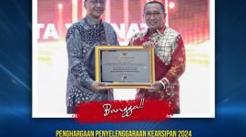 Wali Kota Ternate, M. Tauhid Soleman Terima Pengharaan dari Kepala ANRI Dr. Mego Pinandito