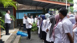 Sekda Kota Ternate, Rizal Marsaoly Lanjutkan Progran Rabu Menyapa di BP2RD Kota Ternate. (Dok. Ewin for Rakyatmu)