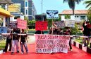 Front Masyarakat Sula Menggelar Aksi Unjuk Rasa di Depan Kejaksaan Tinggi Provinsi Maluku Utara Terkait Kasus Korupsi Anggaran BTT. (Dok.Rakyatmu)
