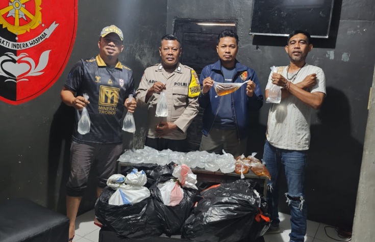 Personel Polsek Ternate Utara kembali mengamankan minuman beralkohol ilegal. (Rakyatmu)