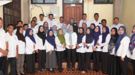 Asisten II Bidang Pemerintahan dan Kesra Setda Kota Ternate, Rukmini A. Rahman Bersama Pegawai Dinsos