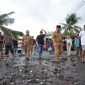 Wali Kota Ternate Tinjau di Pesisir Pantai  Kelurahan Bastiong Karance. (Ewin for Rakyatmu)