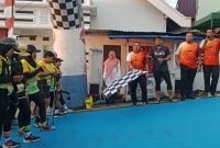 Sekda kota Ternate Rizal Marsaoly saat Melepaskan Peserta ajang lari lintas alam bertajuk Gammayou Puncak Trail Run 2025