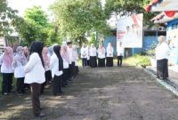 Plh Sekda Kota Ternate, Rukmini A. Rahman saat Pimpin Apel di DPPKB. (Istimewa)