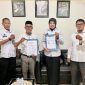 Kepala Dinsos Kota Ternate dan Bapas Kelas II Ternate foto bersama usai penandatanganan perjanjian kerja sama. (Rakyatmu)