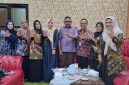 DPPKB Kota Ternate saat Melakukan Pertemuan dengan Wakil Ketua DPRD, Jamian Kolengsusu Terkait Program Genting. (Rakyatmu)