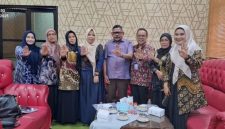 DPPKB Kota Ternate saat Melakukan Pertemuan dengan Wakil Ketua DPRD, Jamian Kolengsusu Terkait Program Genting. (Rakyatmu)