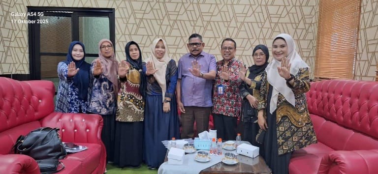 DPPKB Kota Ternate saat Melakukan Pertemuan dengan Wakil Ketua DPRD, Jamian Kolengsusu Terkait Program Genting. (Rakyatmu)