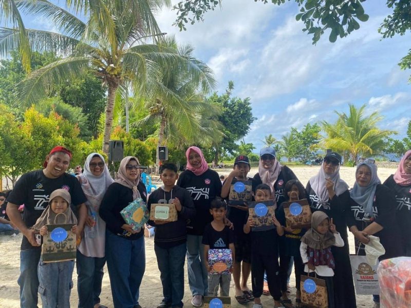 DPPKB Kota Ternate Gelar Family Gathering di Pantai Jikomalamo. (Rakyatmu)
