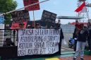Front Masyarakat Sula di Pengadilan Negeri Ternate usai Menggelar Aksi di Kejati Maluku Utara. (Rakyatmu)