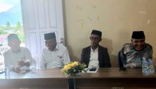 Kepala Dinsos Kota Ternate, Burhanuddin Abdul Kadir Bersama Baznas Ternate. (Rakyatmu)