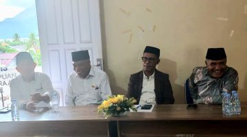 Kepala Dinsos Kota Ternate, Burhanuddin Abdul Kadir Bersama Baznas Ternate. (Rakyatmu)